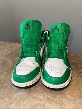 Air Jordan 1 Lucky Green. Look At Images, No Shoe Laces size 7.5